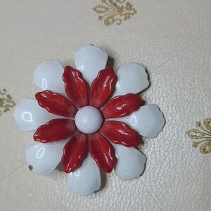70s Vintage Enamel Flower brooch